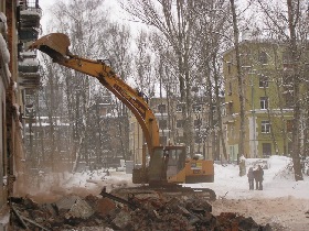 Снос дома бульдозером. Фото: dolgopa.org